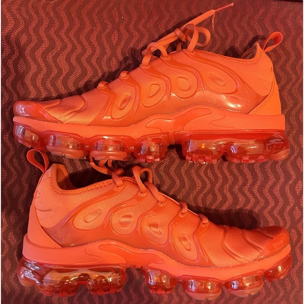 Nike Vapormax Plus size 11 Women’s 9.5 men’s. Orange